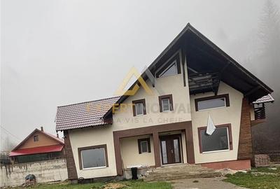 Casă cu Teren 2100 Mp în Central - 12