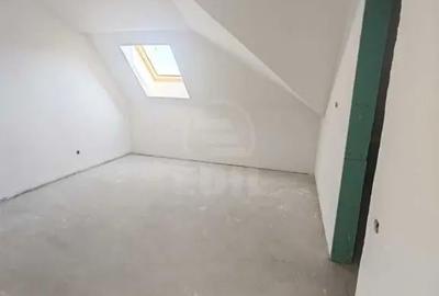 Apartament cu 3 camere semidecomandat, mobilat în Florești