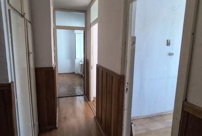 Apartament cu 3 camere decomandat în Central