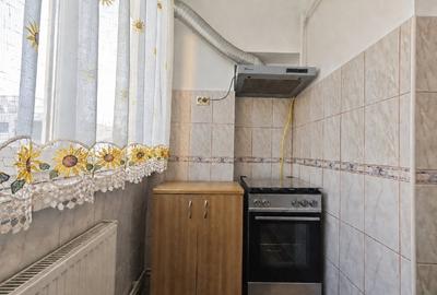 Apartament cu 3 camere decomandat în Girocului