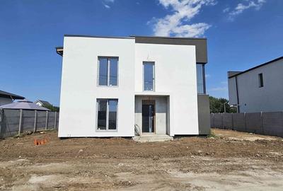 Casă cu 4 camere cu Teren 363 Mp în Vidra