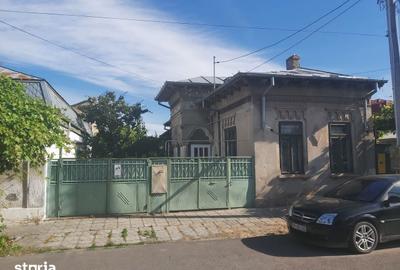 Casă cu 6 camere cu Teren 469 Mp în Central - 1