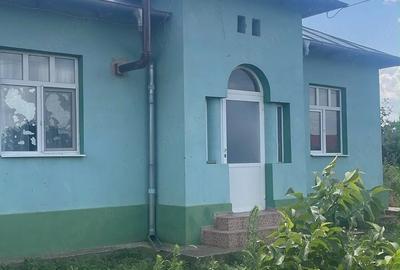Casă cu 3 camere cu Teren 2000 Mp în Central