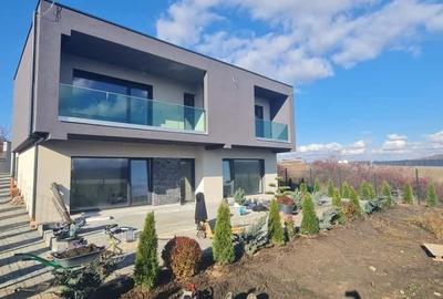 Casă cu Teren 815 Mp în Șelimbăr