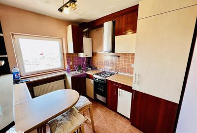 Apartament cu 3 camere în Vasile Aaron
