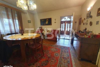 Casă cu 4 camere cu Teren 374 Mp în Central - 1