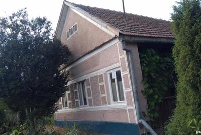 Casă cu Teren 4500 Mp în Unimăt