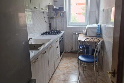 Apartament cu 3 camere semidecomandat în Universității