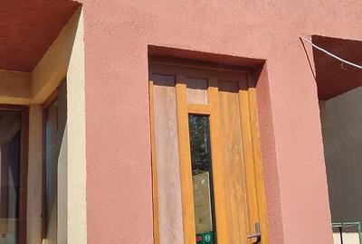 Casă cu 5 camere în Brănești