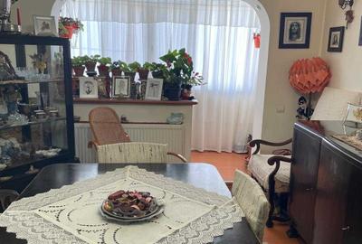 Apartament cu 2 camere decomandat în Vest
