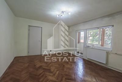Apartament cu 3 camere semidecomandat în Aradului