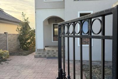 Casă cu 4 camere cu Teren 350 Mp în Dumbrăvița