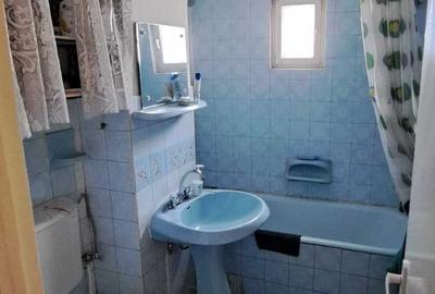 Apartament cu 3 camere decomandat în Est