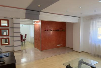 Apartament cu 3 camere semidecomandat, mobilat în Ultracentral