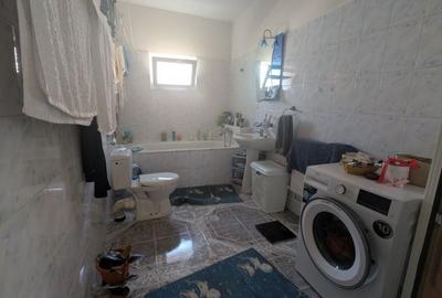 Casă cu 3 camere în Valu lui Traian - 2