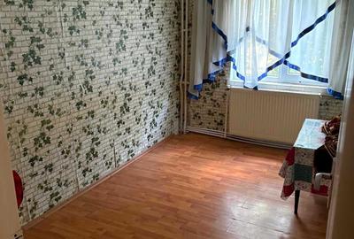 Apartament cu 4 camere decomandat în Paltiniș