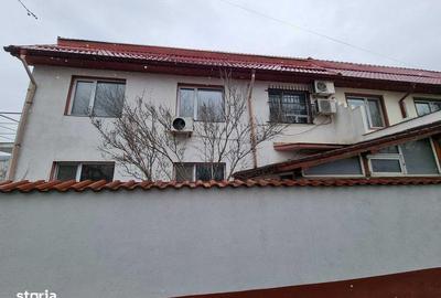 Casă cu 4 camere cu Teren 180 Mp în Central