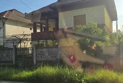 Casă cu 4 camere în Central