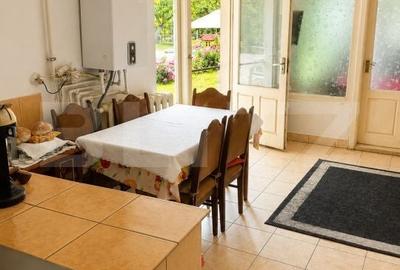 Casă cu 4 camere în Central