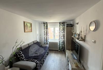 Apartament cu 3 camere semidecomandat, mobilat în Blaj