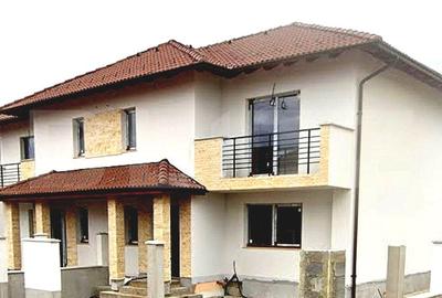 Duplex cu 4 camere cu Canalizare în Sânpetru - 2