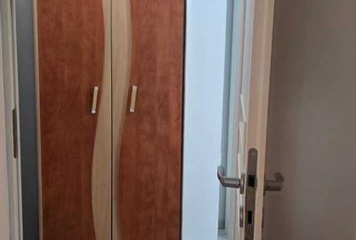 Apartament cu 2 camere semidecomandat, mobilat în Central