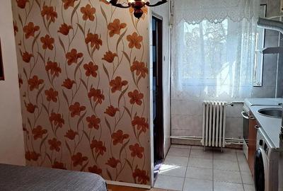 Garsonieră decomandată în Titan