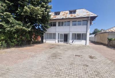 Casă cu 8 camere cu Canalizare în Săftica