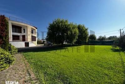 Casă individuală cu 6 camere cu Canalizare în Central