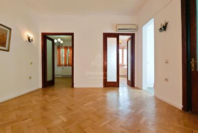 Apartament cu 3 camere semidecomandat în Cotroceni