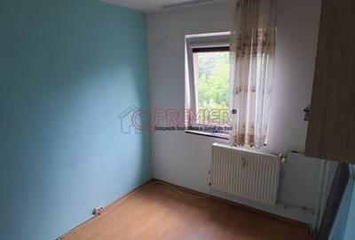 Apartament cu 3 camere semidecomandat în Berceni - 5