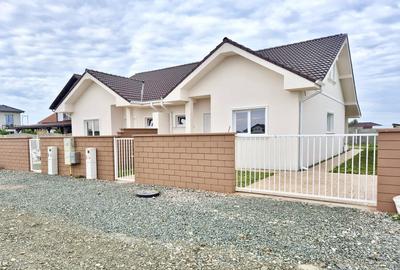 Duplex cu 5 camere cu Canalizare în Moșnița Nouă - 1