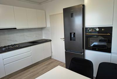 Apartament cu 3 camere decomandat în Cetate