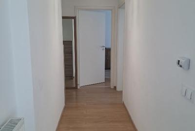 Apartament cu 3 camere decomandat, mobilat în Tractorul
