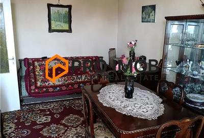 Apartament cu 3 camere decomandat în Micro 5