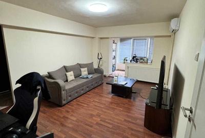 Apartament cu 3 camere semidecomandat în Central