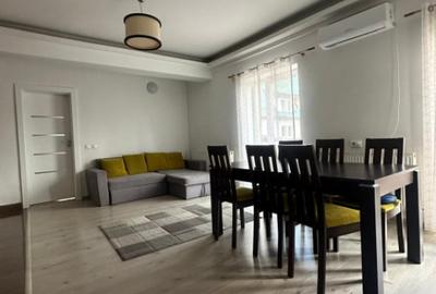 Apartament cu 4 camere semidecomandat în Florești