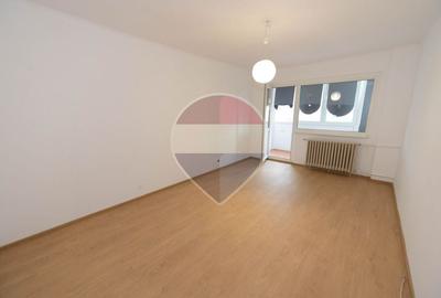 Apartament cu 3 camere decomandat în Drumul Taberei