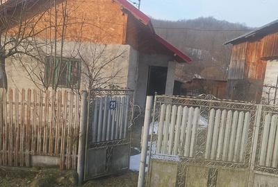 Casă cu Teren 900 Mp în Central