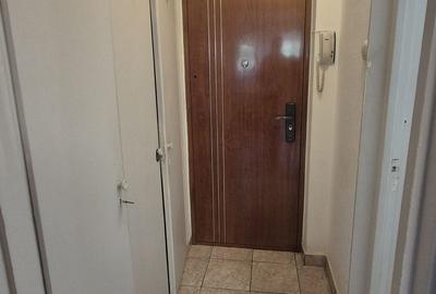 Apartament cu 4 camere semidecomandat în Ștefan cel Mare