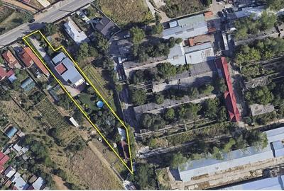 Casă cu 6 camere cu Teren 2297 Mp în Central