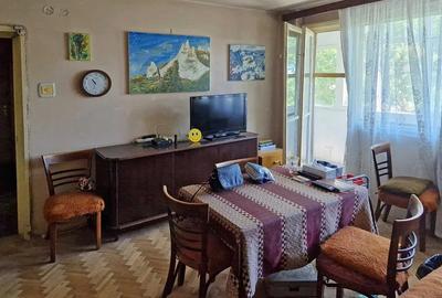 Apartament cu 3 camere semidecomandat în Giulești