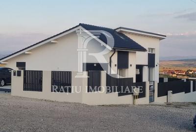 Casă cu 4 camere în Archia