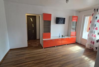 Apartament cu 3 camere semidecomandat în Vest - 2