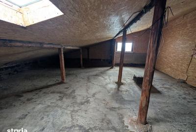 Apartament cu 3 camere decomandat în Cornișa