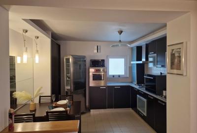 Apartament cu 4 camere decomandat în Decebal