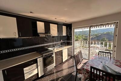 Casă cu 4 camere cu Teren 1236 Mp în Vâlcănești