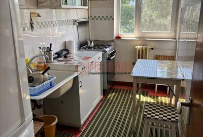 Apartament cu 3 camere decomandat în Alexandru Obregia