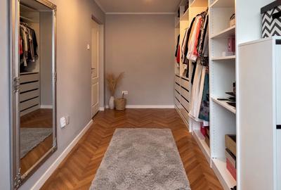 Apartament cu 4 camere în Central - 1
