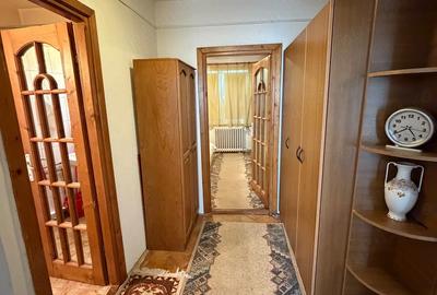 Apartament cu 3 camere semidecomandat în Take Ionescu